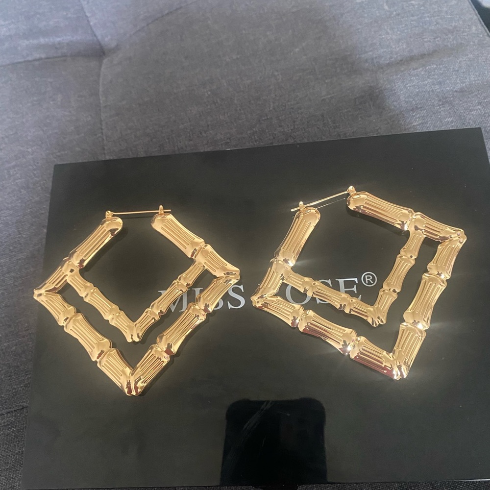 Bamboo lady’s gold earring